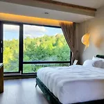 Chalet Celest Boutique Urban Hideaway *