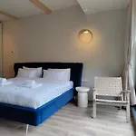 Celest Boutique Urban Hideaway Chalet *